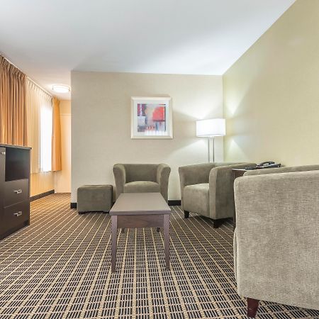 Quality Inn & Suites Downtown Віндзор Екстер'єр фото